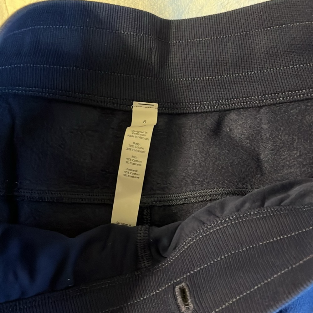 Lululemon Scuba Joggers - Picture 4 of 6